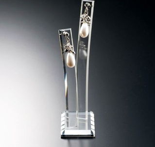 亚克力展示架设计指南 从造型到功能的全方位展示方案