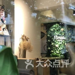 Miranda Makeup整体造型设计 轻写真职业形象照分店的专业服务